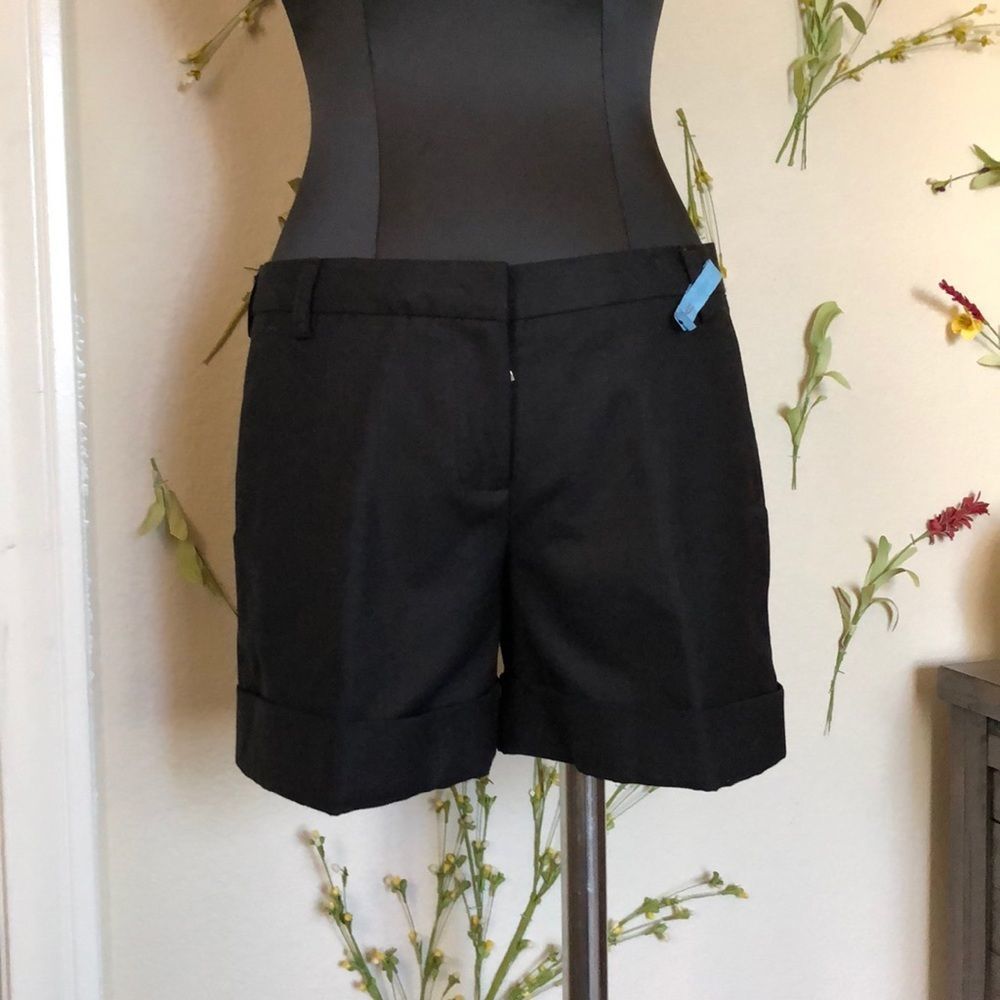 Poleci Dressy Cuffed Short - Picture 1 of 12